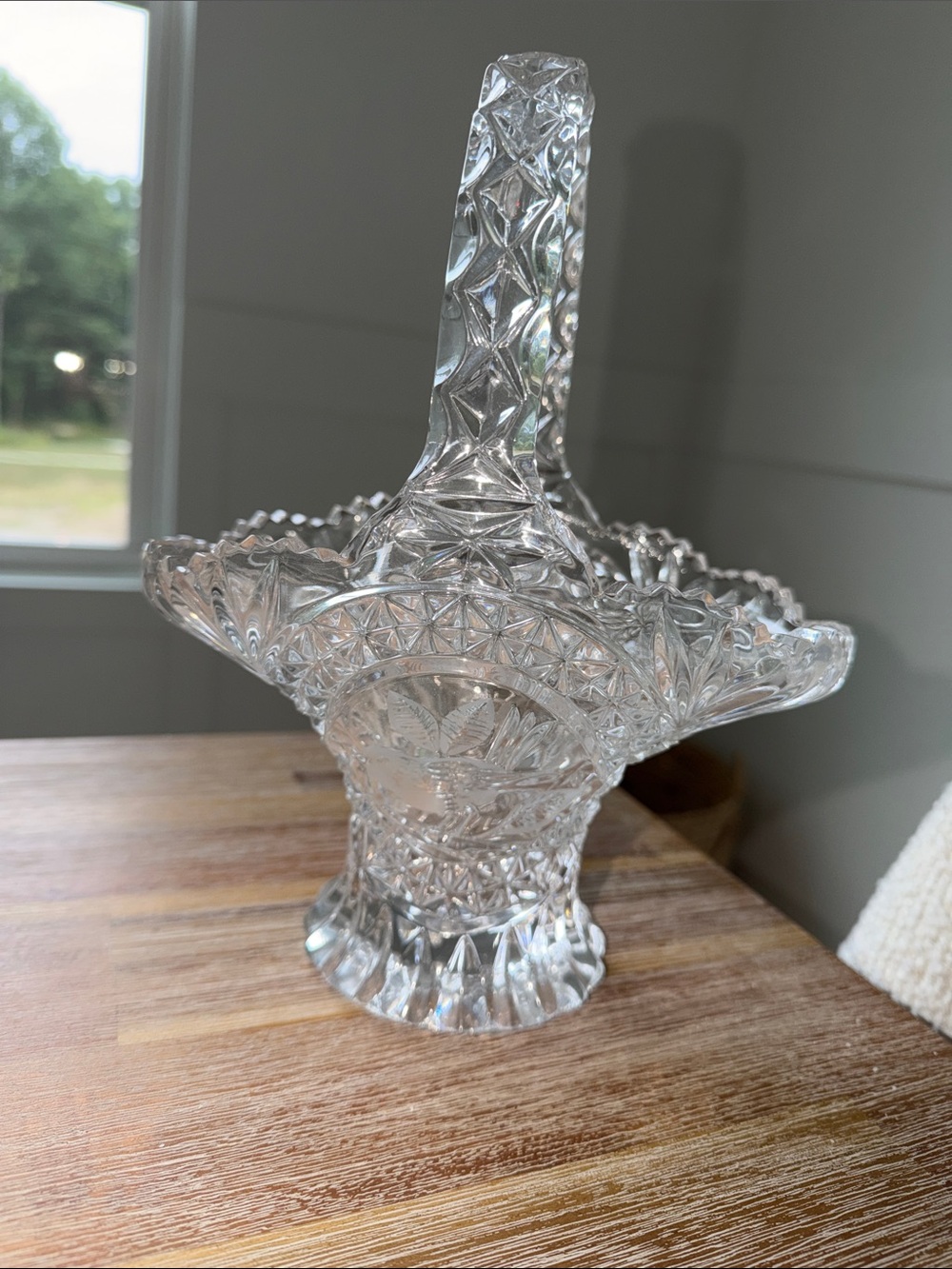 Hofbauer Byrdes Crystal Large Handled Basket  -  Sawtooth Edge